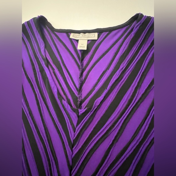 DANA BUCHMAN PURPLE AND BLACK STRIPED WOMEN’s TOP SIZE MEDIUM SLEEVELESS 
V NECK - Picture 5 of 11